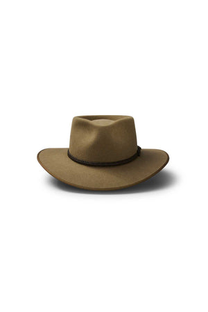 The Akubra Cattleman is a brown wide-brimmed cowboy hat with a dark braided band at the crown’s base, ideal for outdoor adventurers. Shown on a white background.