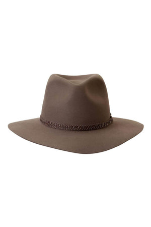 The Akubra Avalon is a soft felt, brown wide-brim fedora hat featuring a braided band and a slightly creased crown for a classic, refined appearance. Designed for both men and women, it offers timeless style to all.
