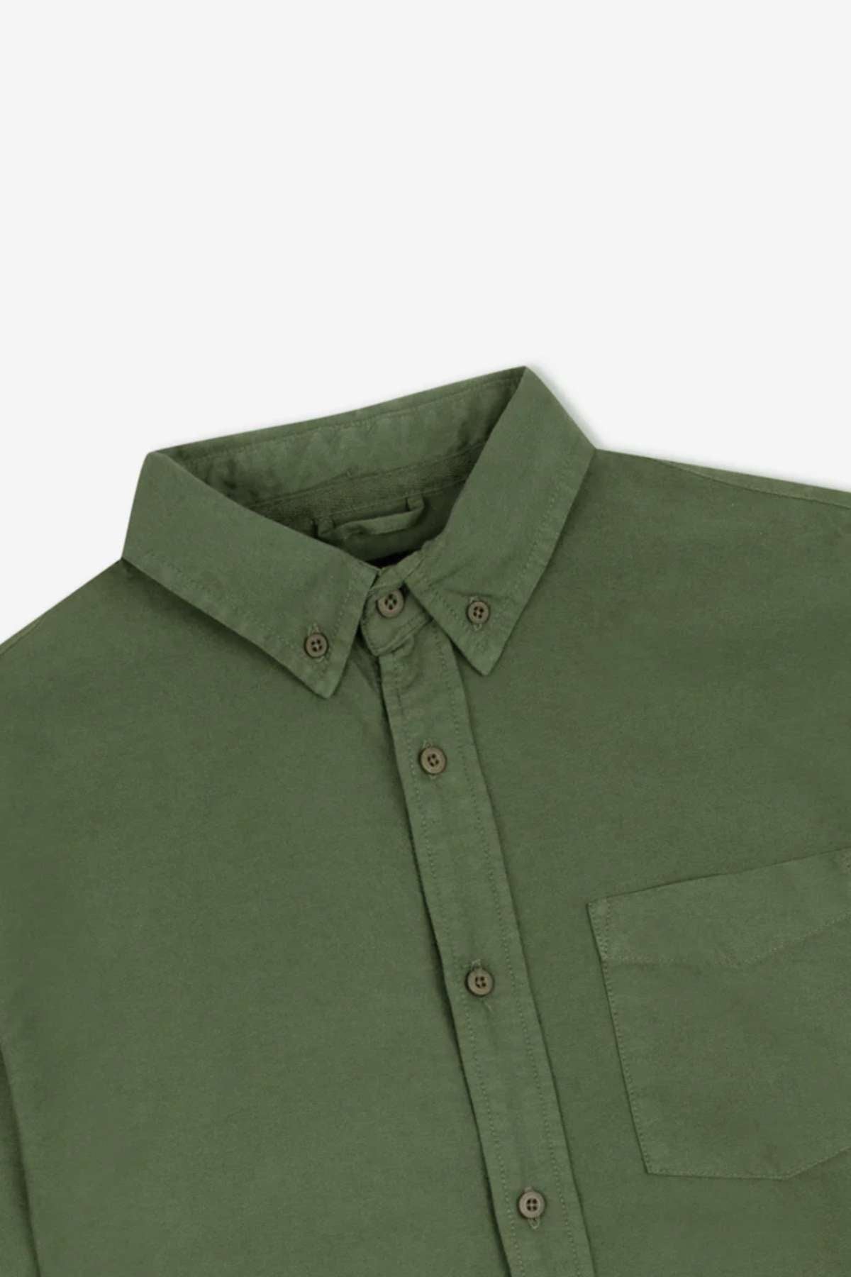 The Mr Simple Oxford Shirt, made from organic cotton, features a slim fit, pointed collar, and buttoned chest pocket. Its green color enhances the classic design when displayed flat on a plain white background.