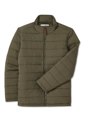 The RM Williams Patterson Creek Jacket in olive green features a classic quilted puffer design with horizontal stitching, a stand-up collar, front zipper, and full-length sleeves. Made from thick polyester twill, it offers minimalist elegance for any chilly day.