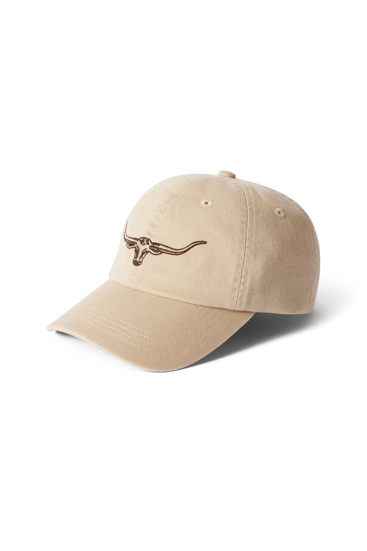 The RM Williams Longhorn Twill Cap, in beige organic cotton, showcases a brown embroidered steer on the front and an adjustable strap, displayed at an angle against a white background.