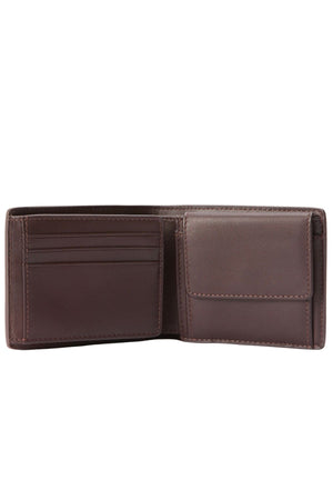 The RM Williams Wallet with Pocket & Tab is crafted from brown full grain leather and features two pockets with a secure press stud closure.