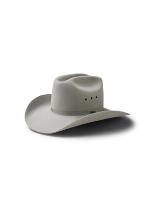 The Akubra Outback Club hat, in light gray with a wide brim and creased crown, inspired by Australian country music, is displayed against a white background.