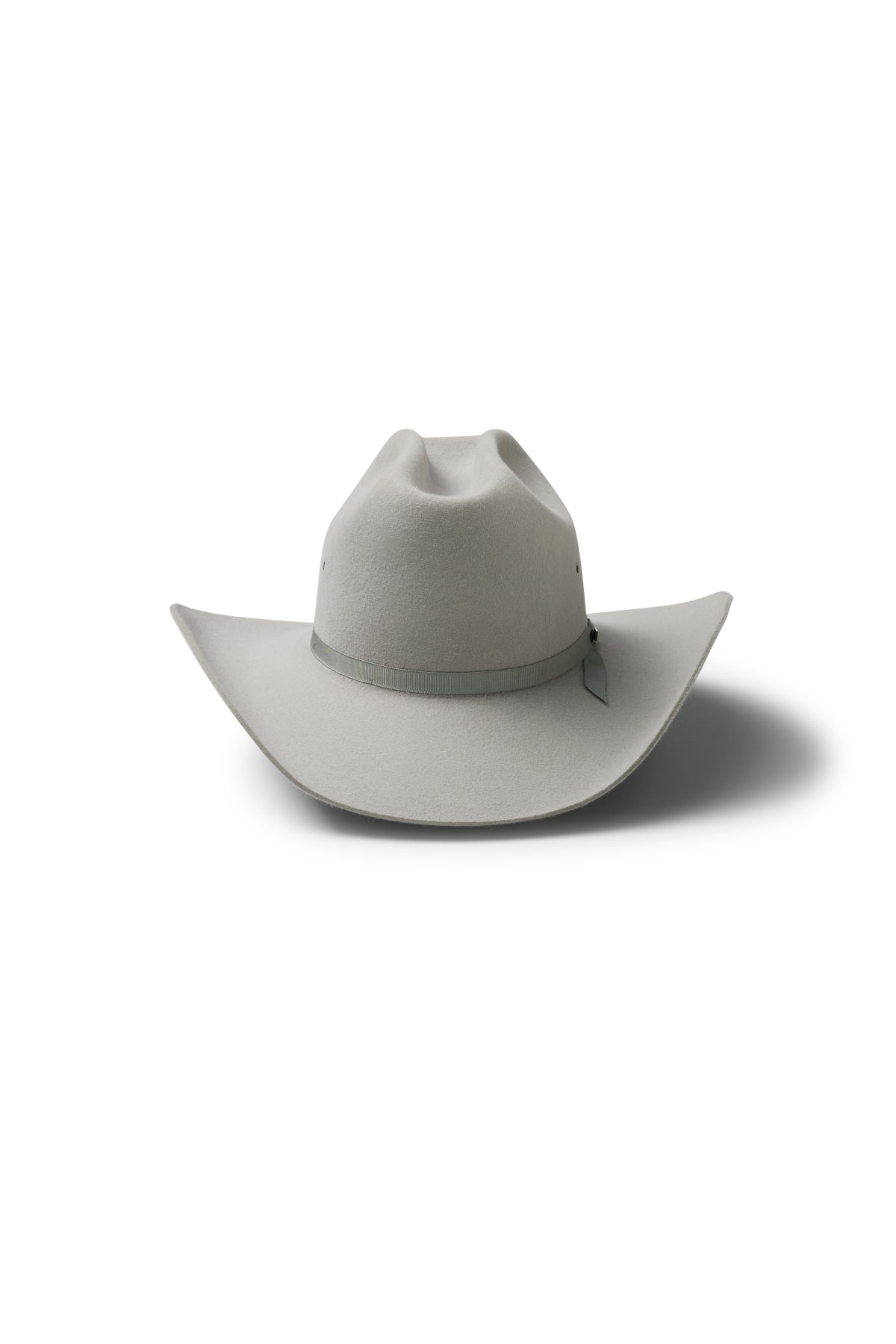 An Akubra Outback Club hat in light gray, inspired by Australian country music and stars like Lee Kernaghan, features a simple matching band and rests on a white surface with a soft shadow to the right.