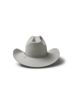 The Akubra Outback Club is a light gray, wide-brim hat with a simple hatband, inspired by Australian country music legend Lee Kernaghan, shown on a white background.