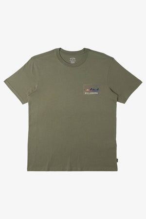 Experience easy style with the olive Billabong Range T-Shirt, made from organic cotton for sustainability. It has short sleeves, a relaxed fit, and a round neck, accented by a "Billabong" graphic alongside a mountain landscape.