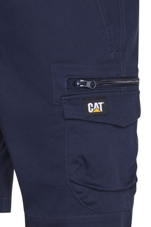 Close-up of the CAT Diesel Short 2.0 in dark blue, featuring stretch ripstop fabric, a zippered pocket, flap pocket, and a yellow and white CAT logo patch. Durable design makes these shorts perfect for tough tasks and workwear.