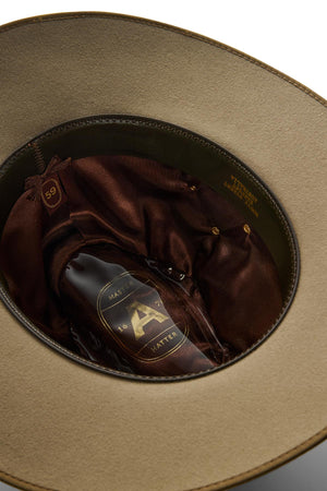A close-up of the Akubra Coober Pedy hat’s beige felt interior shows a brown satin lining, a “Master Hatter” label with a large "A", and size 59—ideal for life in Australia.