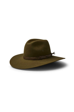 The Akubra Riverina is an olive green wide-brimmed hat with a pinched crown and braided brown hatband, offering broad sun protection. Shown on a white background.