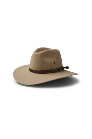 The Akubra Riverina is a beige, wide-brimmed cowboy hat featuring a braided brown band around the crown and a leather sweatband, displayed on a white background with a soft shadow for stylish sun protection.
