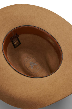 A close-up of the Akubra Dusty Dawn's interior shows a leather sweatband, a size tag marked "59," and the stamped logo on the crown—highlighting this Western-style hat's classic design and its UPF 50+ sun protection.
