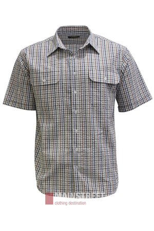 The Bisley Countryman Seersucker Short Sleeve Shirt, made from a comfortable polyester-cotton blend and featuring a classic plaid pattern with two front chest pockets, is displayed on a plain white background.