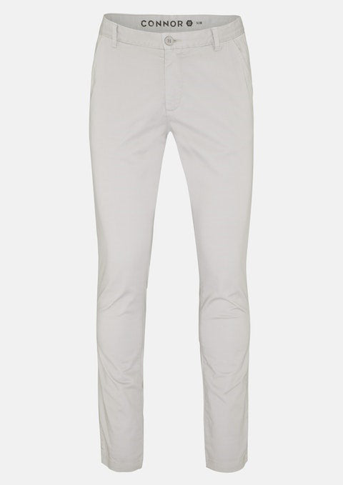 The Connor Platinum Slim Stretch Chino offers a versatile look with side pockets, belt loops, and a button-zipper closure. These stylish beige slim-fit chinos combine comfort with sleek design and are displayed on a plain white background.
