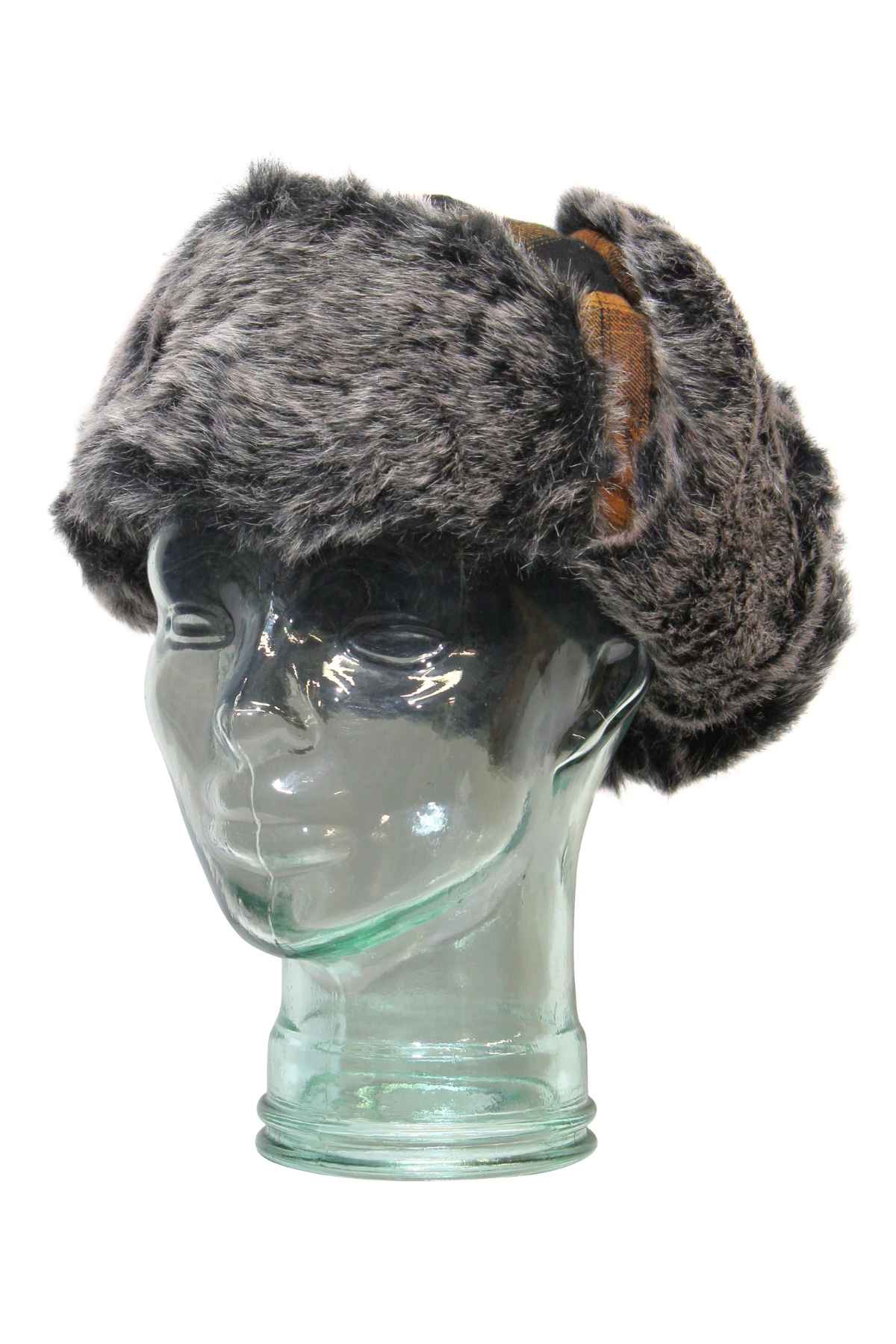 A glass mannequin head displays the GUM Arctic Trooper, a thick gray faux fur winter flying cap with side flaps, against a white background—ideal for versatile chilly-weather looks.