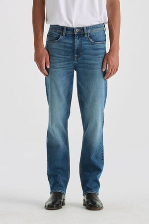 A person wearing a plain white t-shirt, Lee Originals L101 Straight Jean, and black shoes stands facing forward against a plain white background.