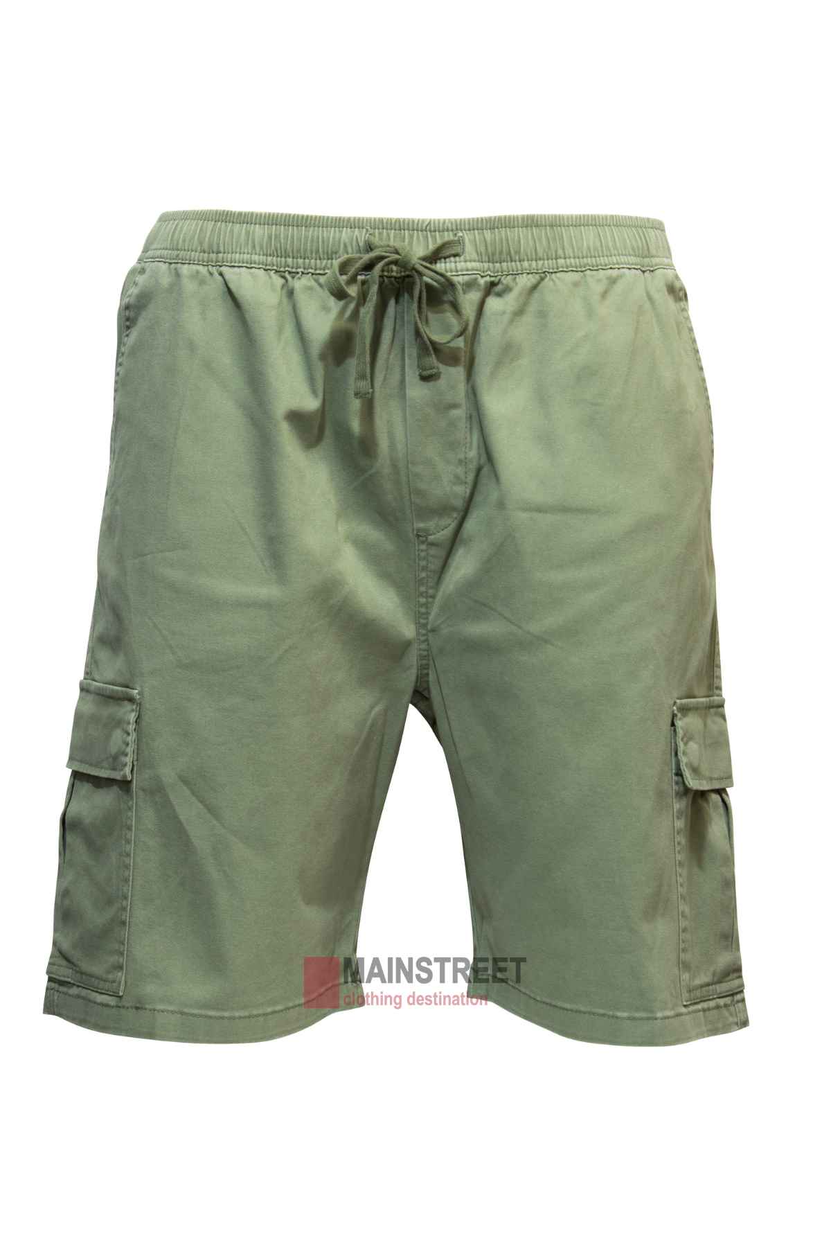 The Pilgrim Cargo Twill Short for men in olive green is designed with an elastic waistband and drawstring. Constructed from sturdy twill fabric, these shorts include practical side pockets. Displayed against a white background, the Mainstreet Clothing logo is partially visible at the bottom.
