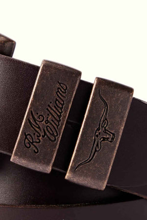 RM Williams Drover Belt in the colour Chestnut. Close up of belt buckle
