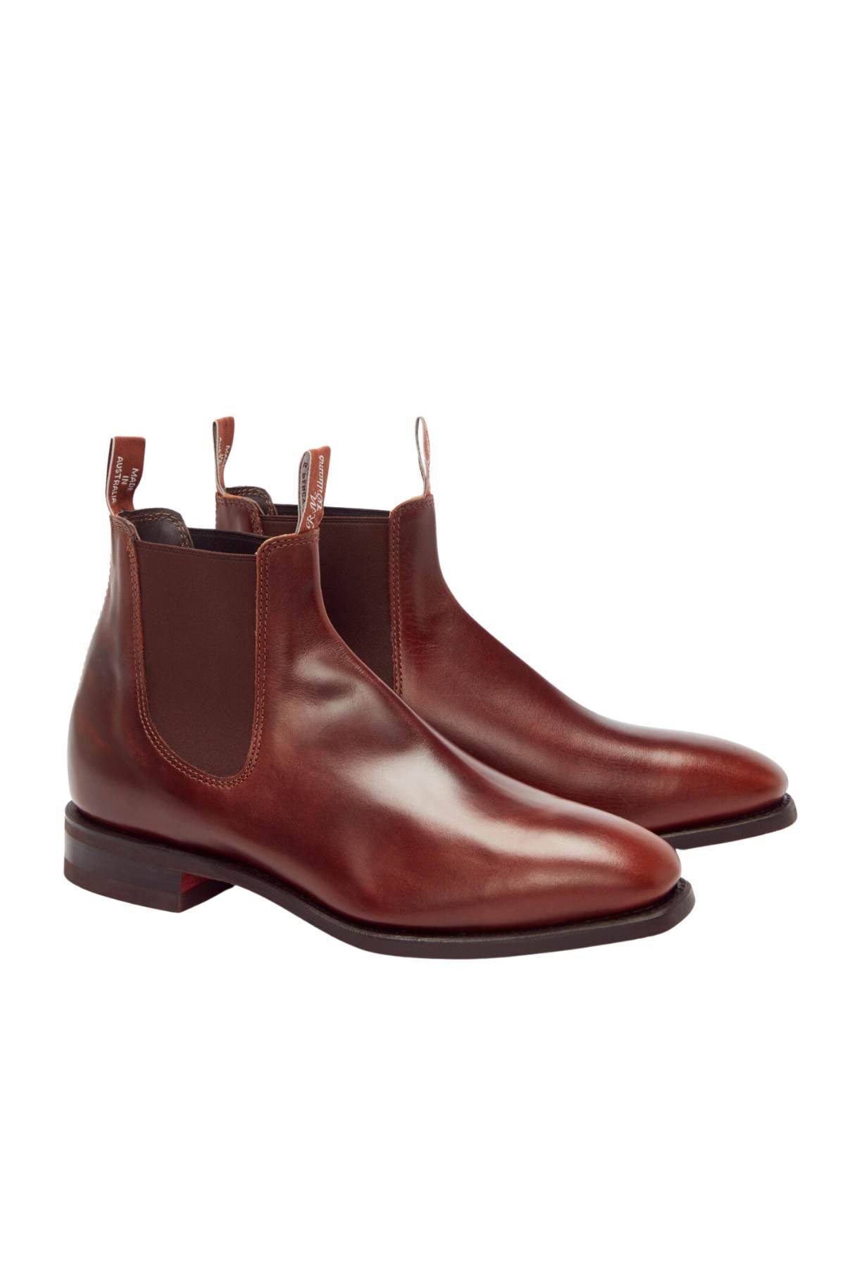 Explore the RM Williams Dynamic Flex Craftsman Boot, made from sleek yearling leather with a smooth finish. These boots include elastic side panels and a back pull-tab for easy wearing, offering luxury against a white backdrop.