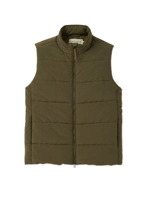 Introducing the RM Williams Padstow Vest: This sleeveless olive green puffer vest features a high collar and front zipper closure, ensuring functional warmth with its PrimaLoft filling. Its quilted pattern and lightweight design make it ideal for layering during cooler weather. Crafted from recycled nylon, the zipper is adorned with a small tan pull tab for convenient use.