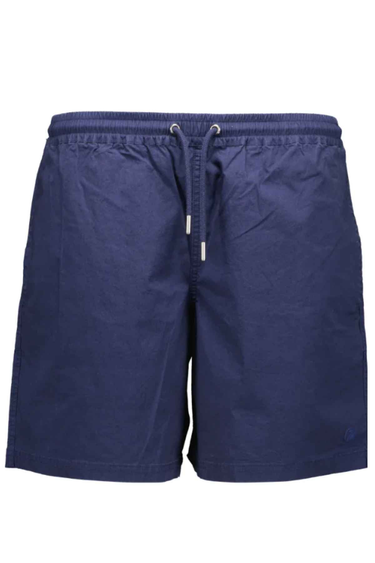 The Swanndri Frankton Short, available in navy blue, is designed with an elastic waistband and drawstring for comfort. Its lightweight fabric adds versatility to your outdoor wardrobe, making it ideal for casual outings or sports activities.