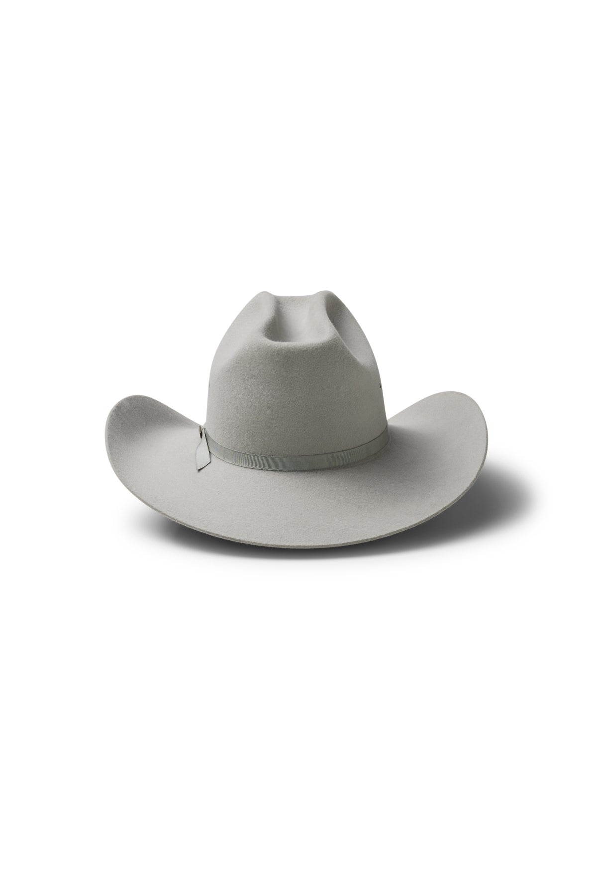 The Akubra Outback Club is a light gray, wide-brim hat with a simple hatband, inspired by Australian country music legend Lee Kernaghan, shown on a white background.