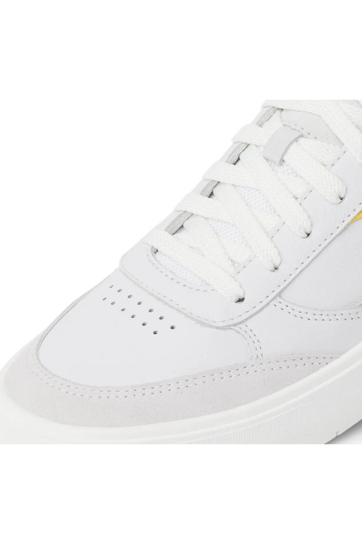 Close-up of the toe and laces of the Reef Bom Dia Shoe, a white sneaker with perforated details, smooth leather and suede finish, and a cushioned footbed for all-day comfort.