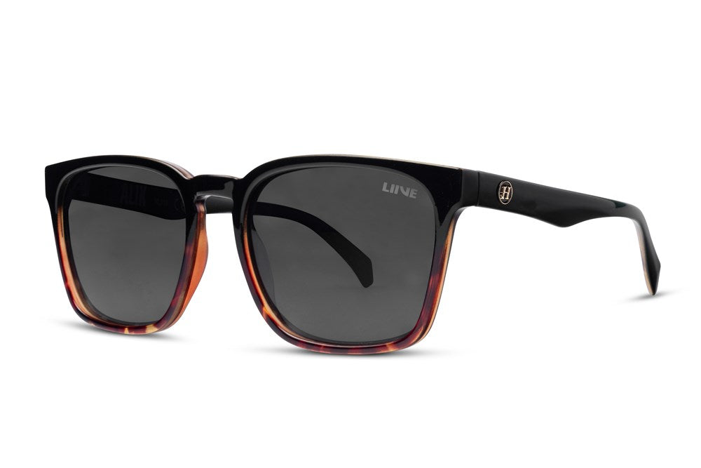Introducing the Liive Ahoy Polar Sunglasses, featuring elegant tortoiseshell and black square frames. The dark grey polarized lenses provide UV protection for both style and safety. Additionally, a small logo accents the left temple hinge, lending a refined touch to its sophisticated design.