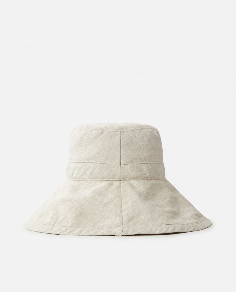 Set against a plain white backdrop, the Rip Curl Tres Cool UPF Sun Hat is crafted from organic cotton in beige. It showcases an unadorned design with subtle stitching on the crown and brim, combining style and sustainability.