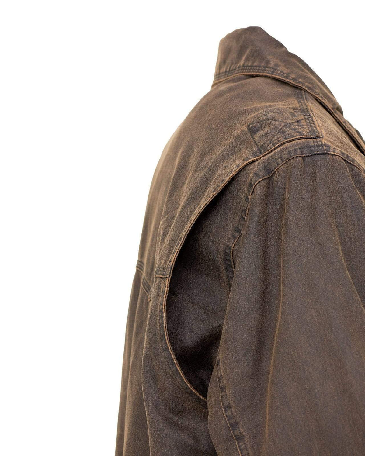 Close-up of the Outback Ranchers Jacket showcasing the shoulder and collar area. The brown, durable fabric appears slightly worn, giving it a rugged, vintage appearance. The visible stitching and seams highlight the jacket’s detailed craftsmanship and reveal a cozy polar fleece lining inside.